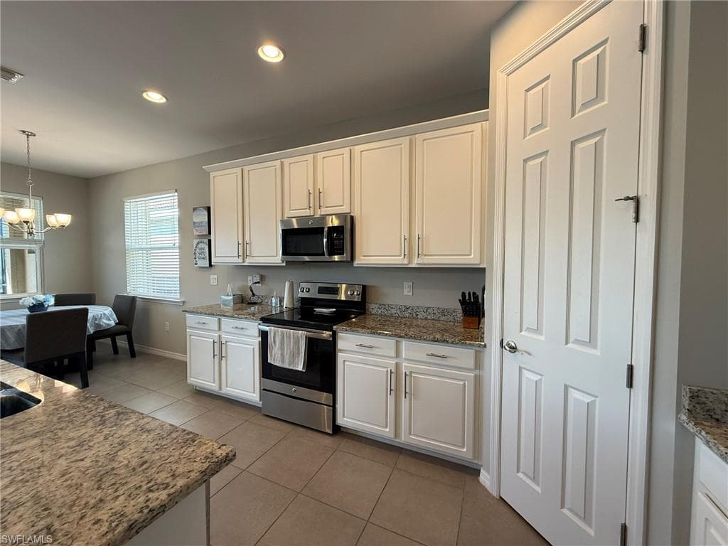 3916 King Edwards ST-15