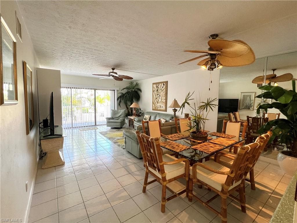 60 Pelican ST W 202-5