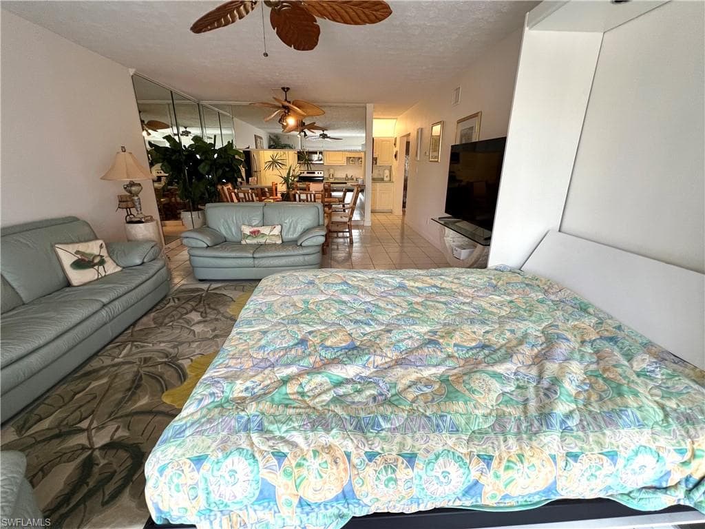 60 Pelican ST W 202-12