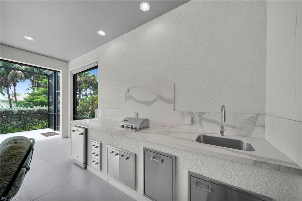 8741 Westwood Oaks PL-24