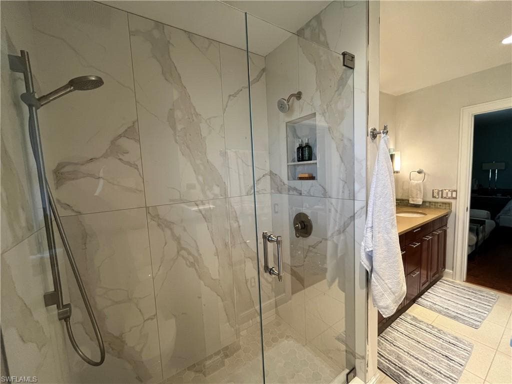 240 Nottingham DR-4