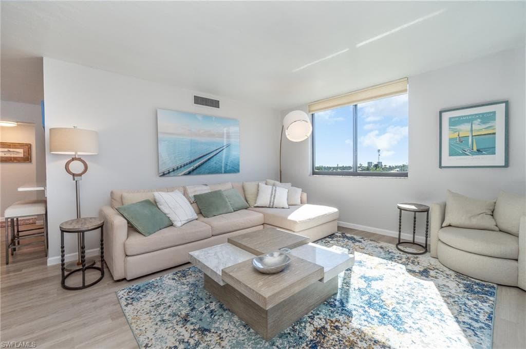 2810 Estero BLVD 511-5