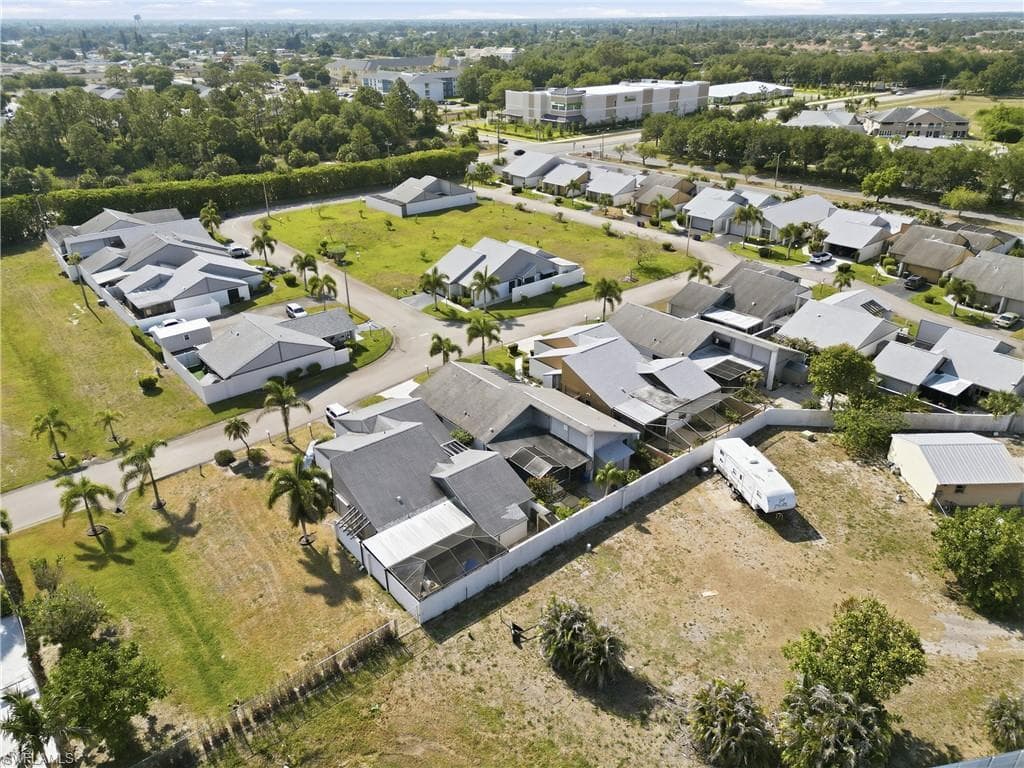 9753 Maplecrest CIR-35