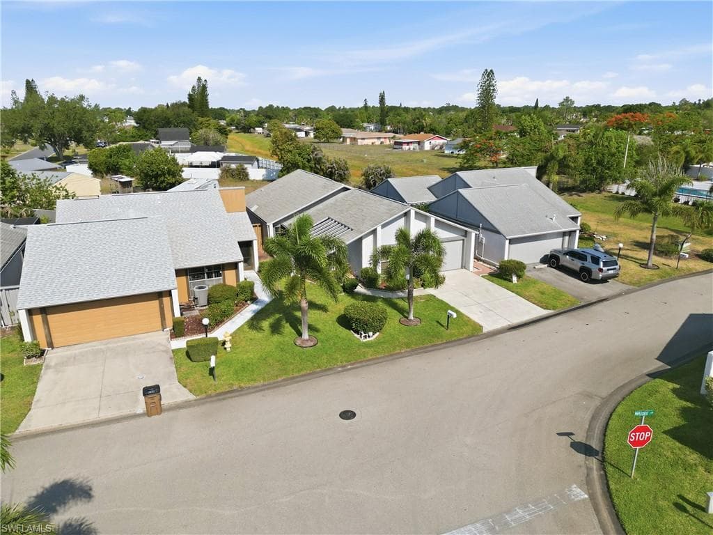 9753 Maplecrest CIR-33
