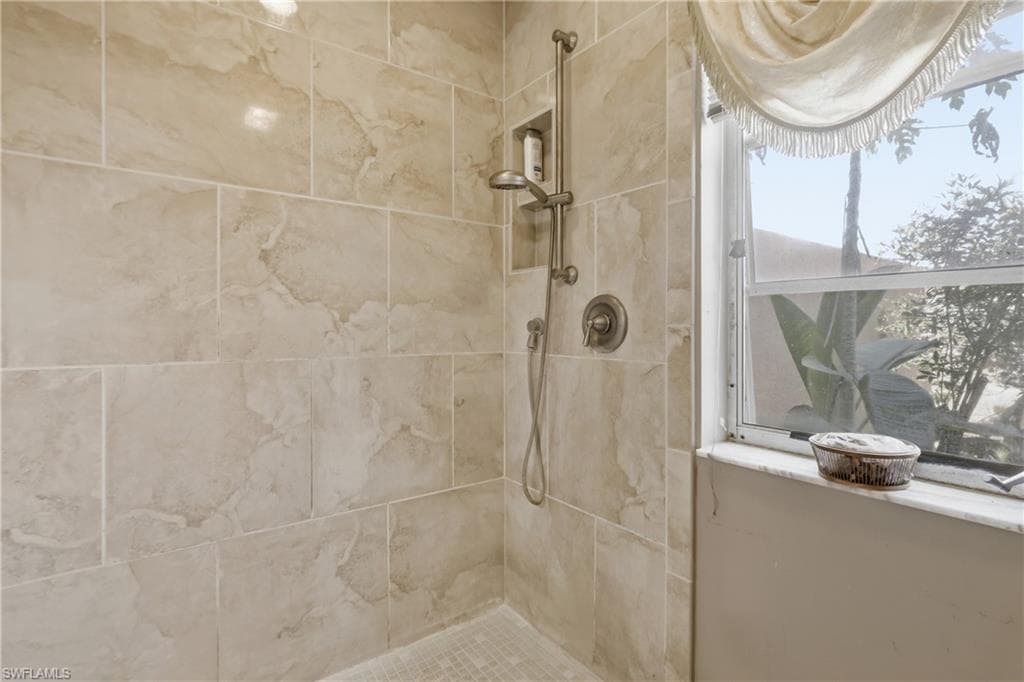 9753 Maplecrest CIR-17