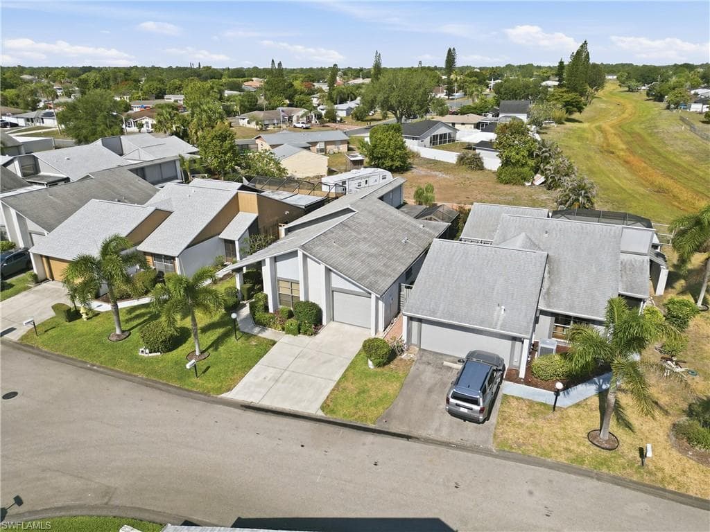 9753 Maplecrest CIR-34