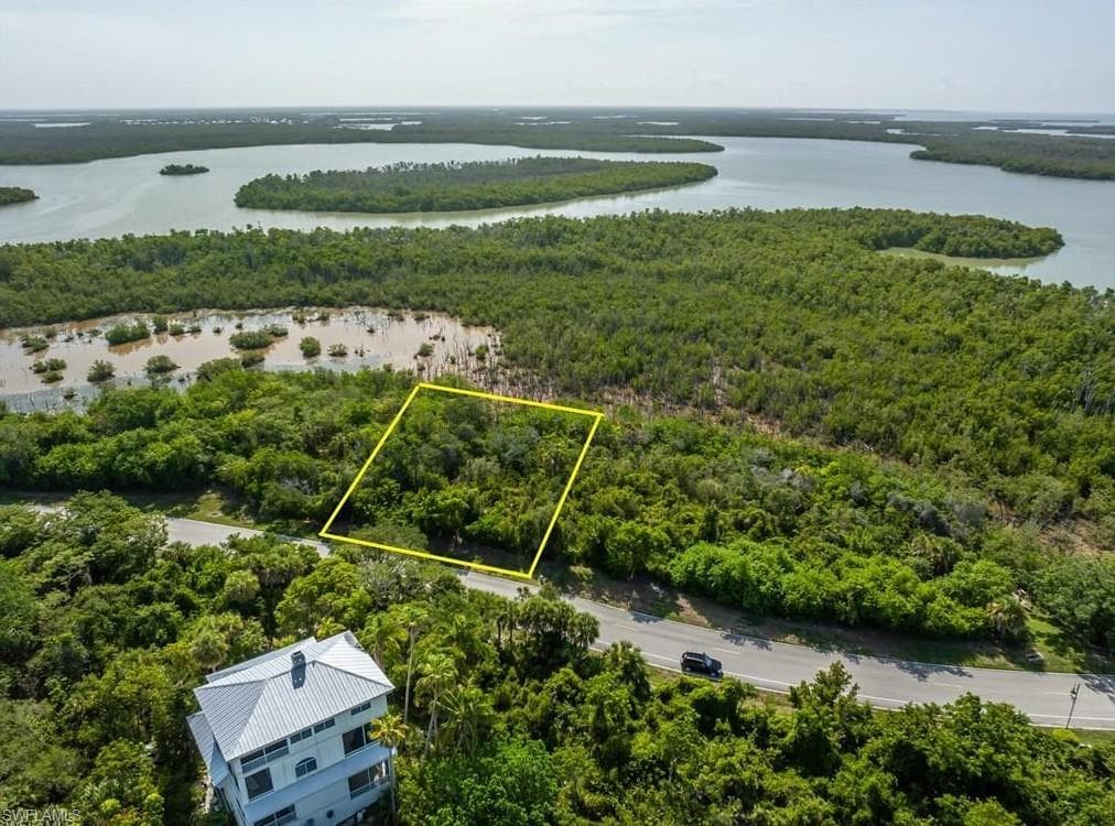 822 Whiskey Creek DR-1