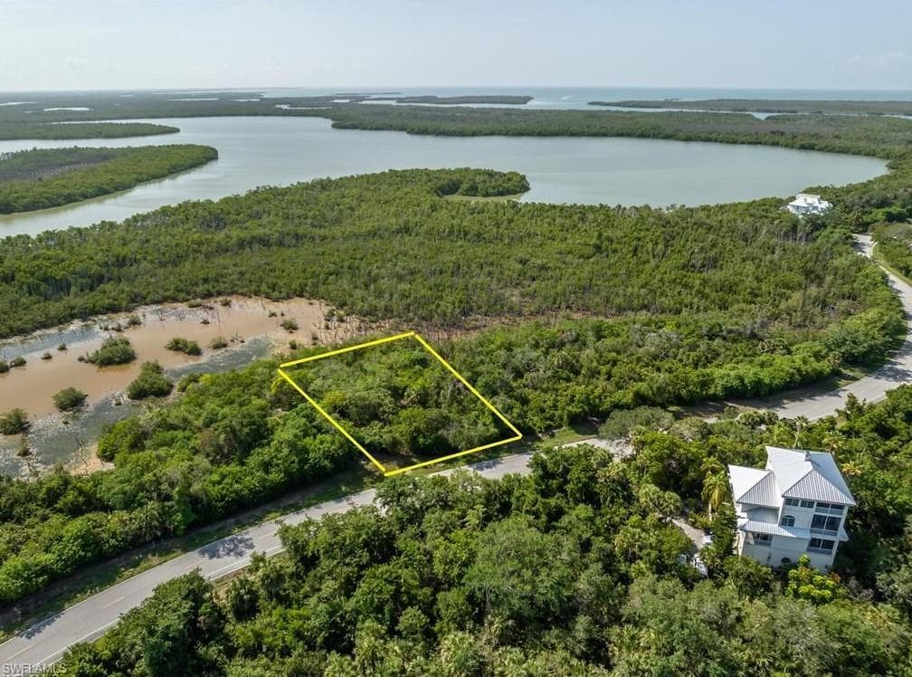 822 Whiskey Creek DR-8