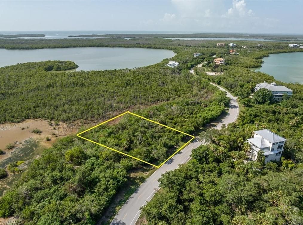 822 Whiskey Creek DR-9