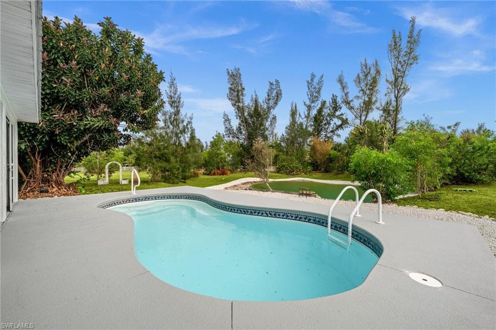 5563 Bay Point RD-11