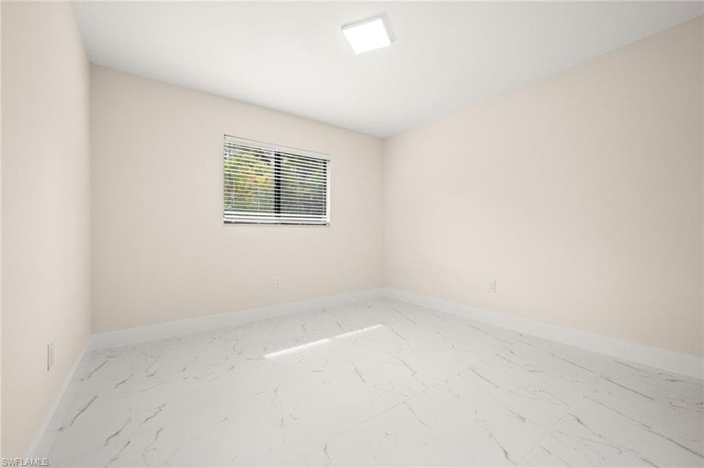 5563 Bay Point RD-35