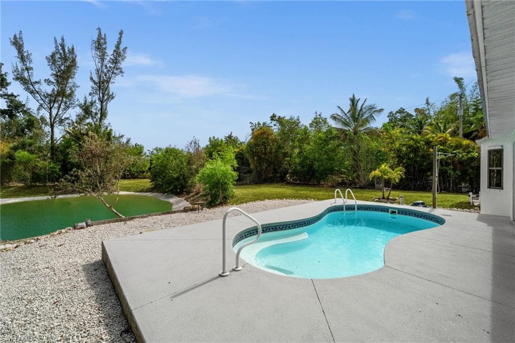 5563 Bay Point RD-10