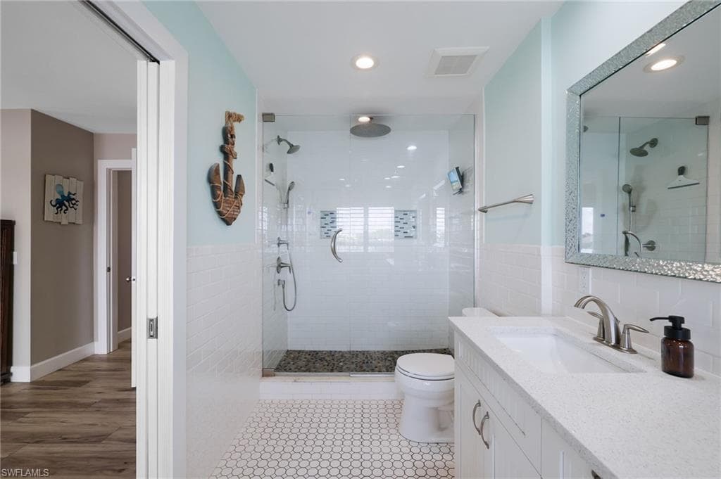 5100 Harborage DR-26