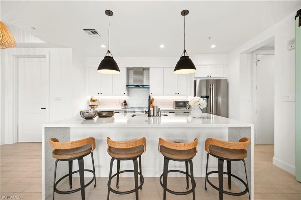1111 Central AVE 403-1