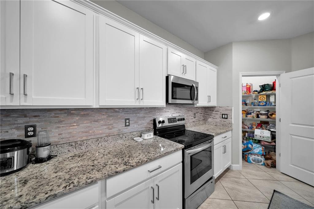 13846 Pine Lodge LN-15