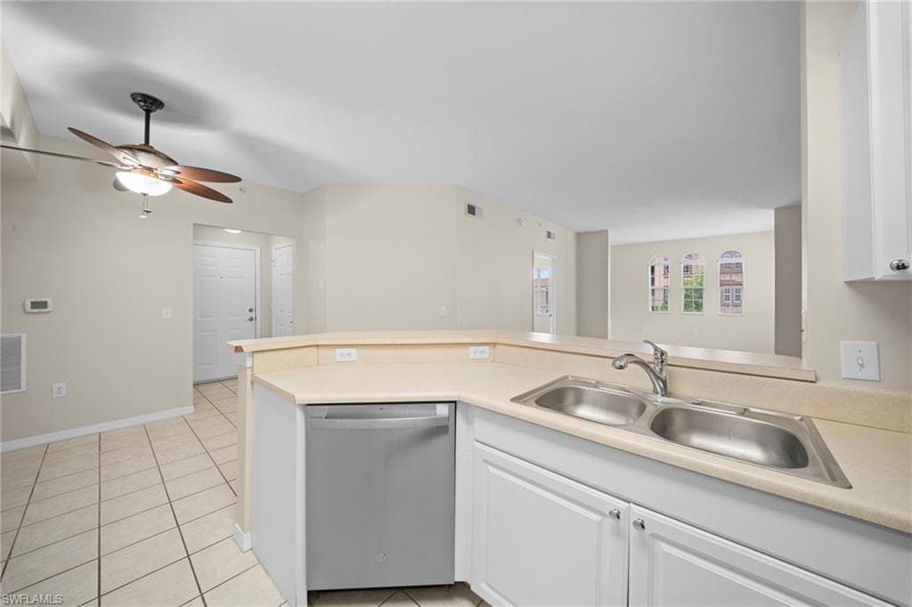 11400 ocean walk LN 214-9
