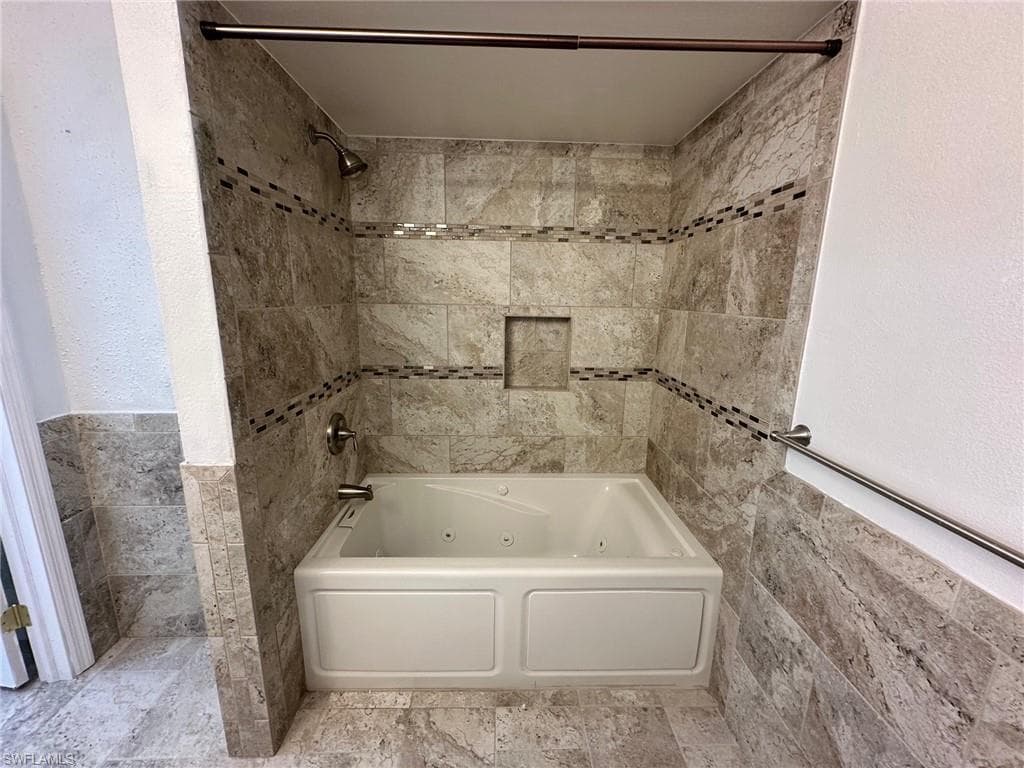 4266 Island CIR B-6