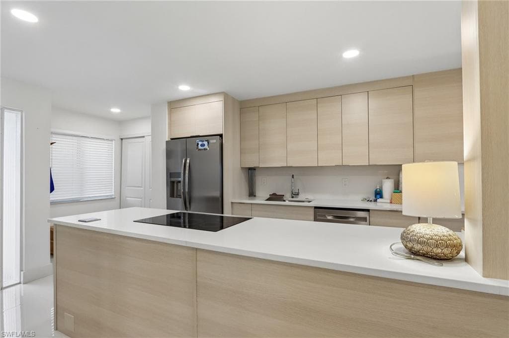 7500 Estero BLVD 102-4