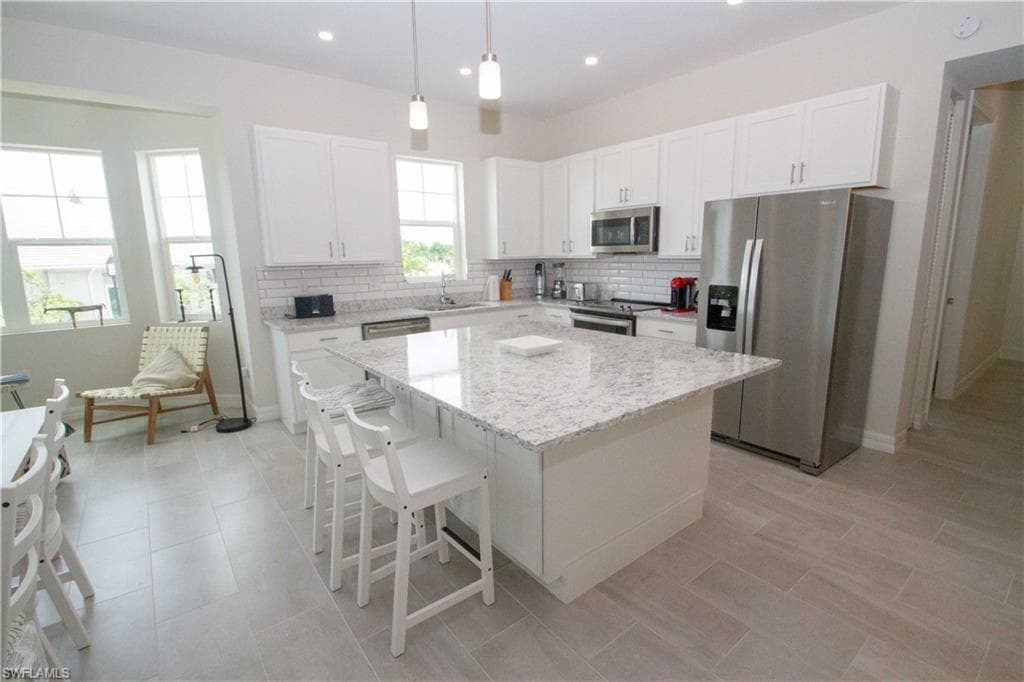 163 Indies DR E 106-6