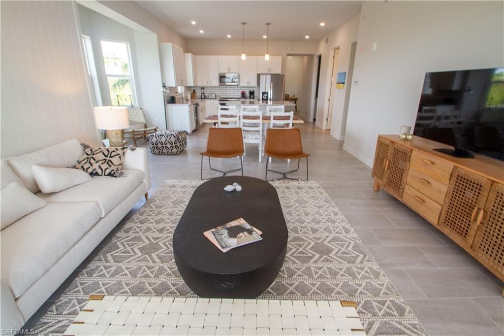 163 Indies DR E 106-46