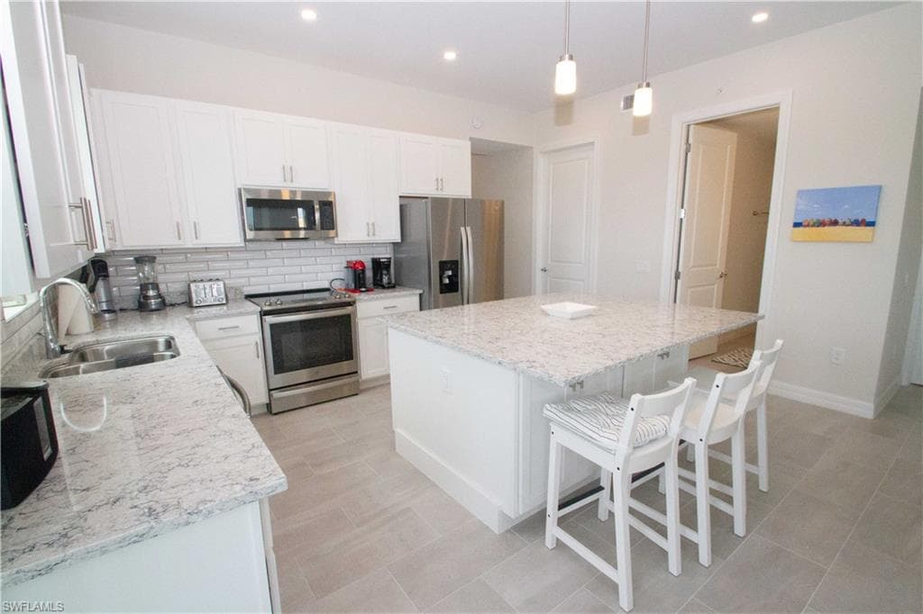 163 Indies DR E 106-13