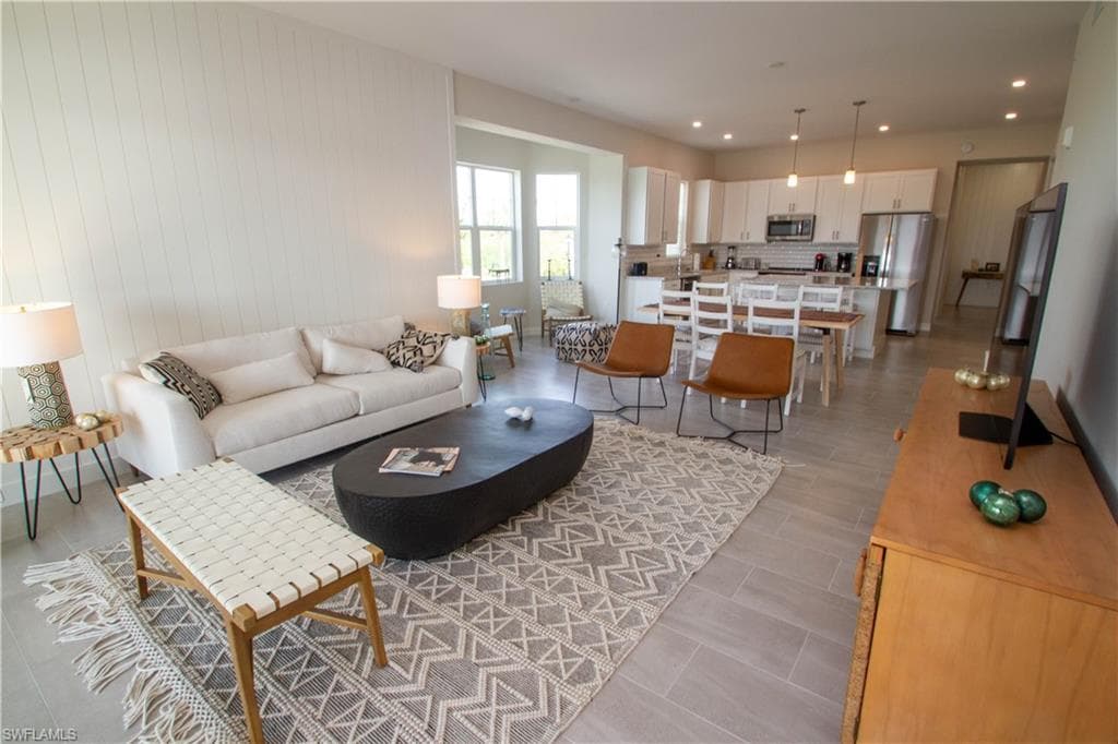 163 Indies DR E 106-43