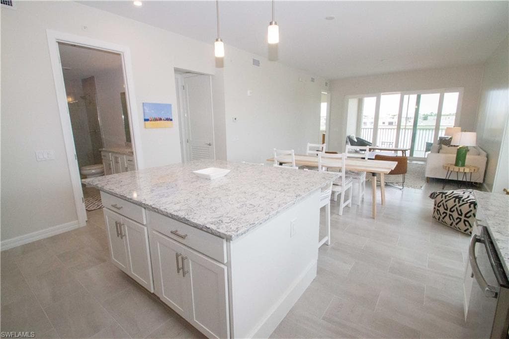 163 Indies DR E 106-12