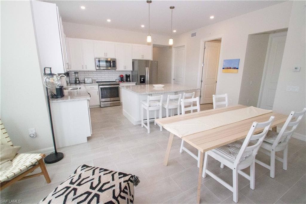 163 Indies DR E 106-9