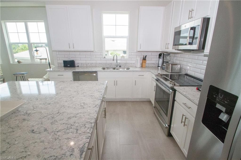 163 Indies DR E 106-10