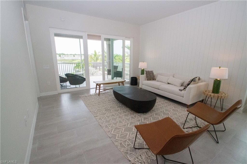 163 Indies DR E 106-11