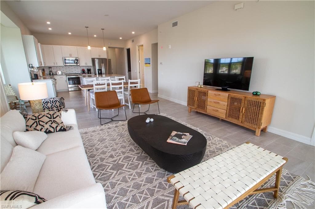 163 Indies DR E 106-44