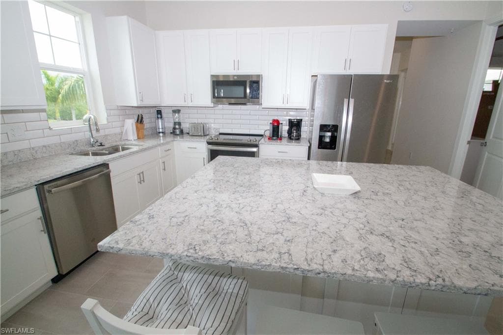 163 Indies DR E 106-8