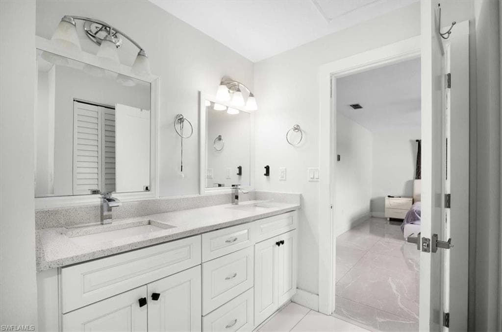 1318 Thompson ST-12