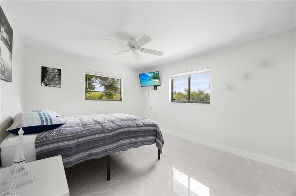 1318 Thompson ST-19