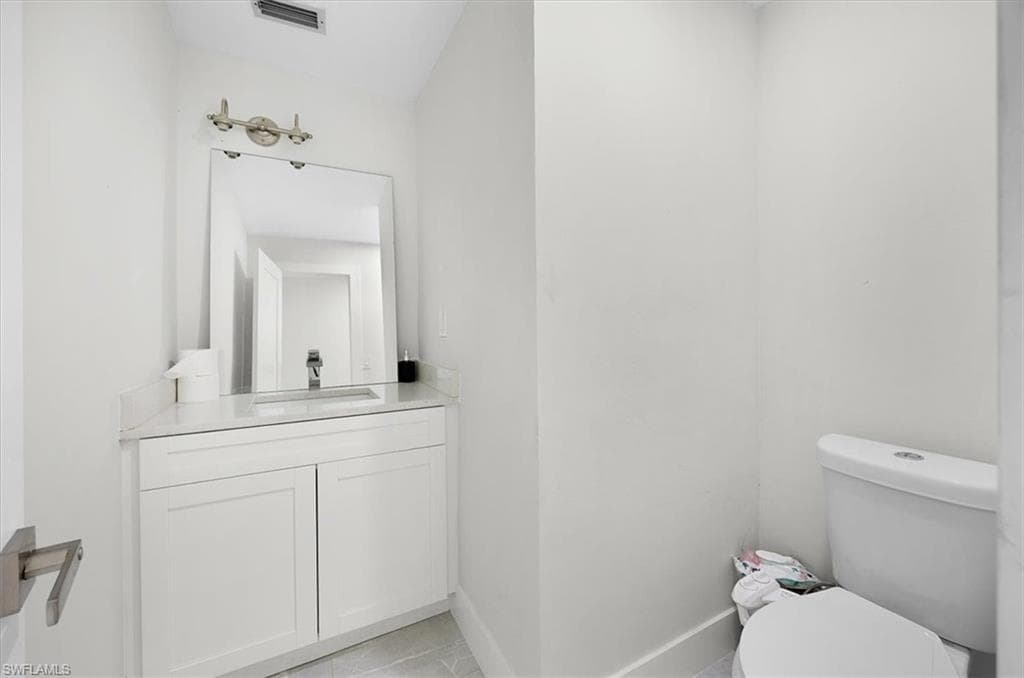 1318 Thompson ST-17
