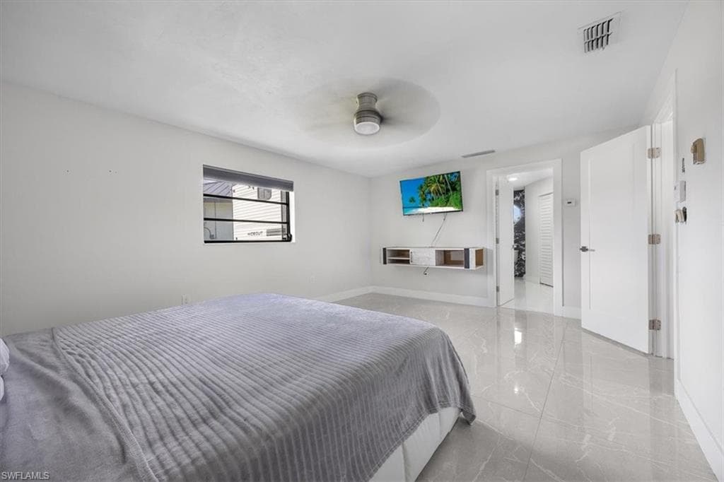 1318 Thompson ST-10