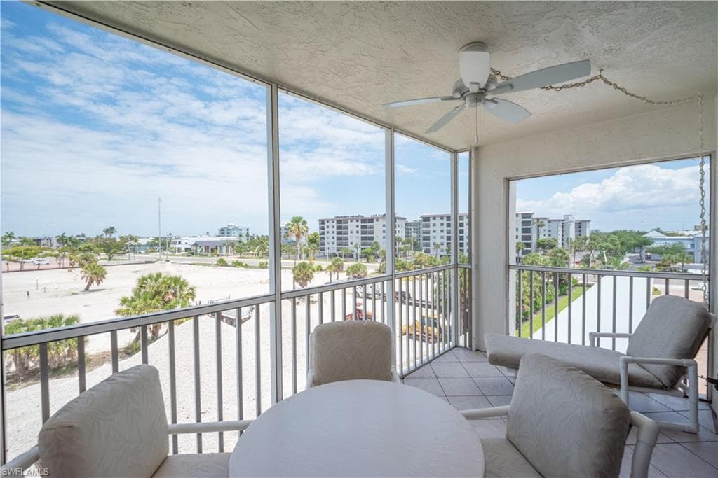 6900 Estero BLVD 401-15