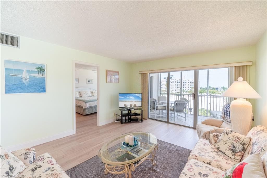 6900 Estero BLVD 401-11