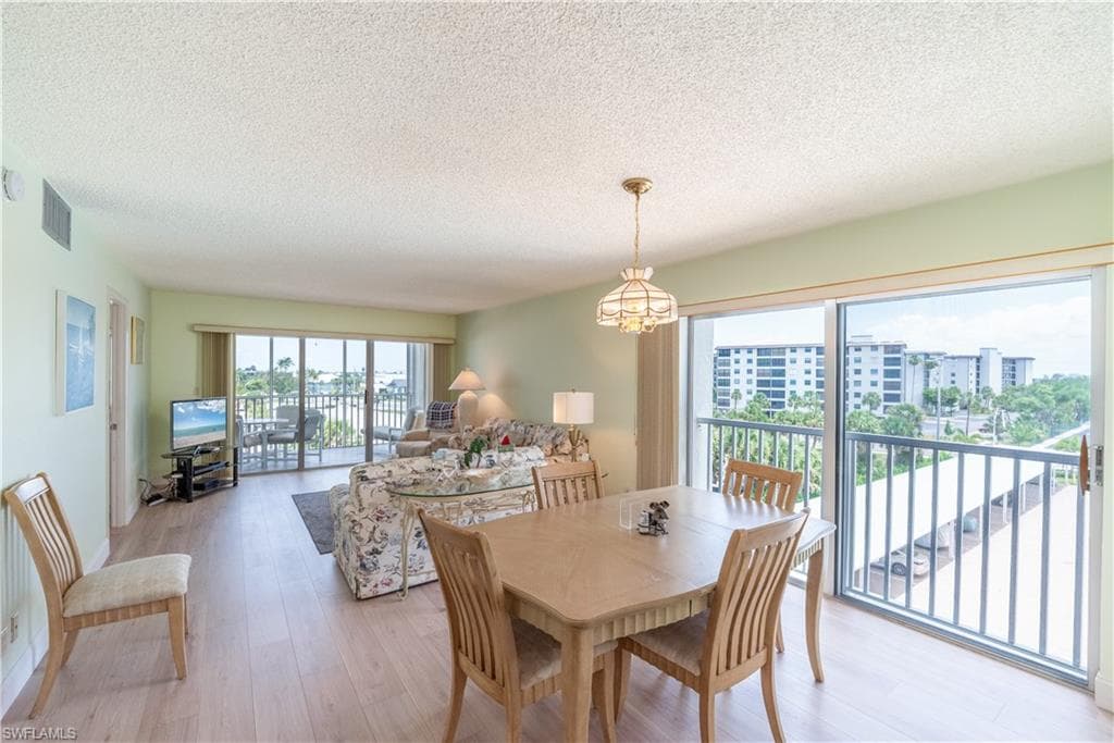 6900 Estero BLVD 401-6