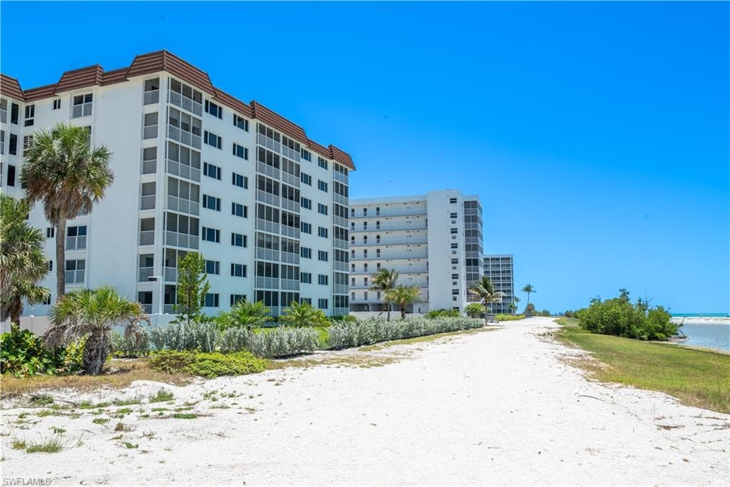 6900 Estero BLVD 401-28