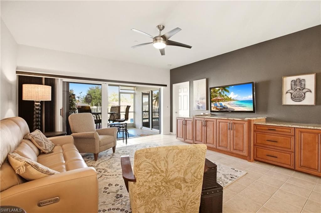 728 Victoria DR 101-5
