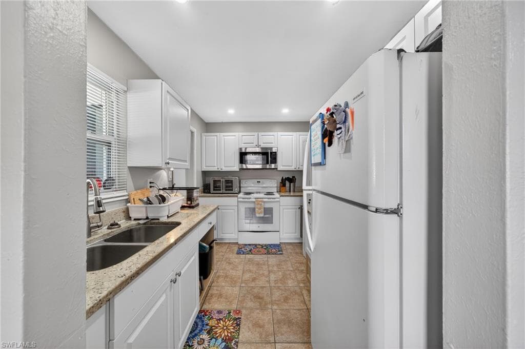 2992 Lafayette ST-5