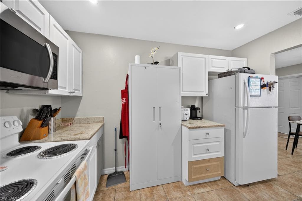 2992 Lafayette ST-8