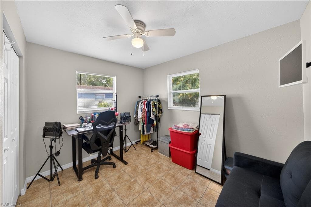 2992 Lafayette ST-13
