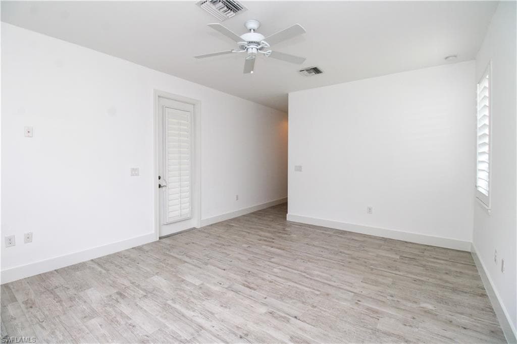 1371 Michigan AVE-22