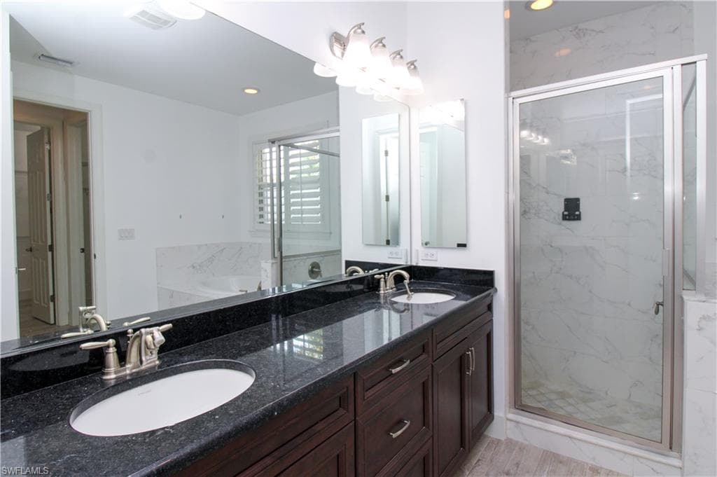 1371 Michigan AVE-26