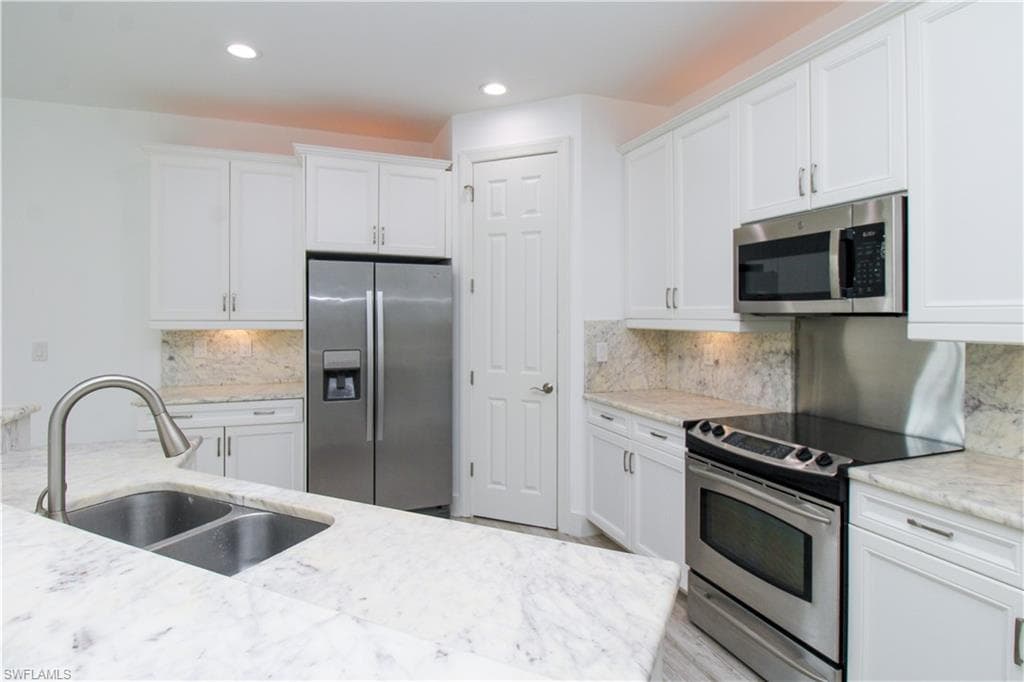 1371 Michigan AVE-15