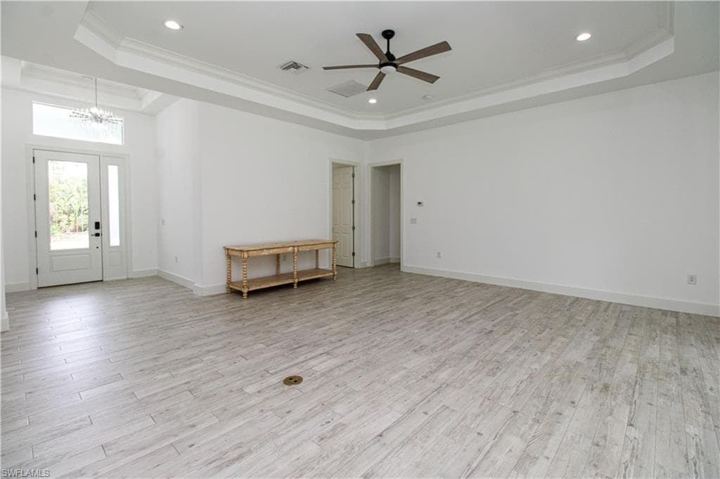 1371 Michigan AVE-11