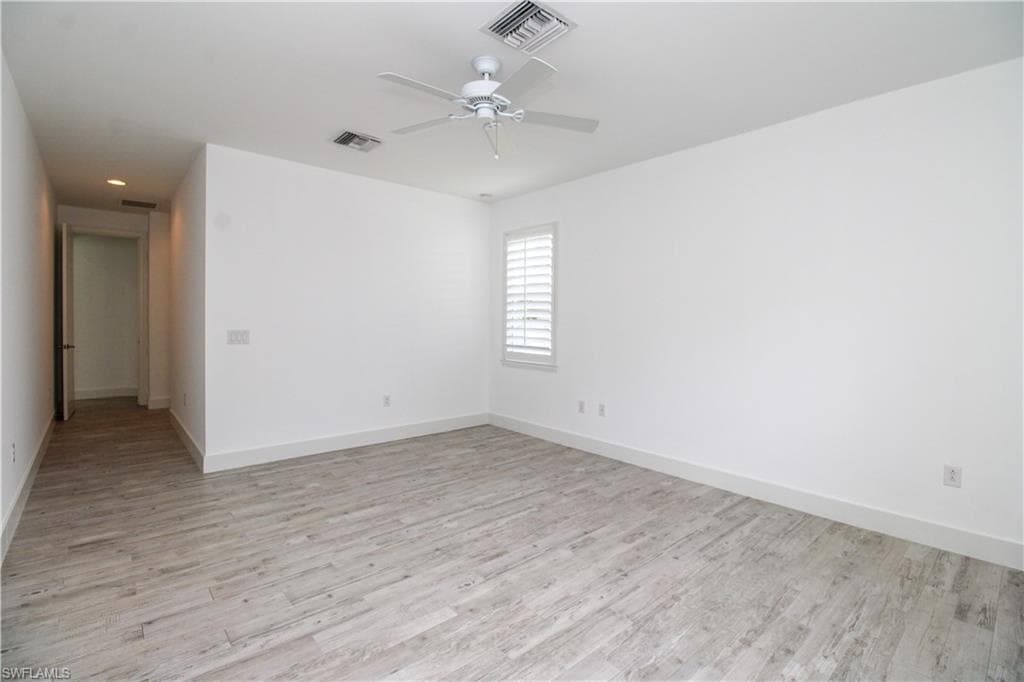 1371 Michigan AVE-21