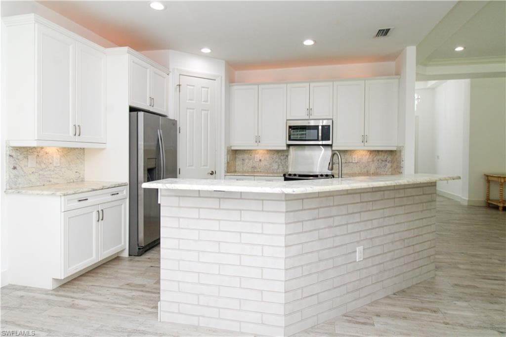 1371 Michigan AVE-2